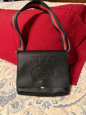 Gucci Black Logo messenger bag with Red-Green Web Strap